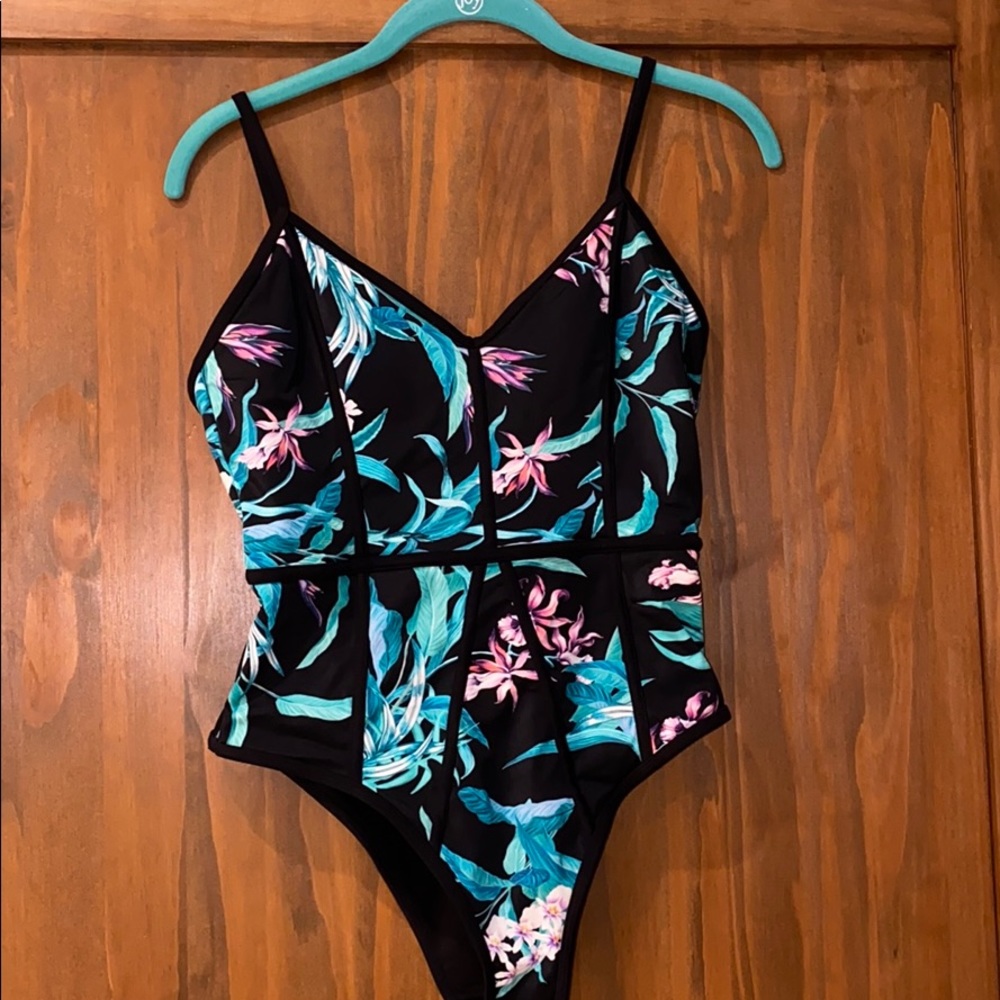 NEVER WORN PACSUN SIZE M ONE PIECE SEMI CHEEKY